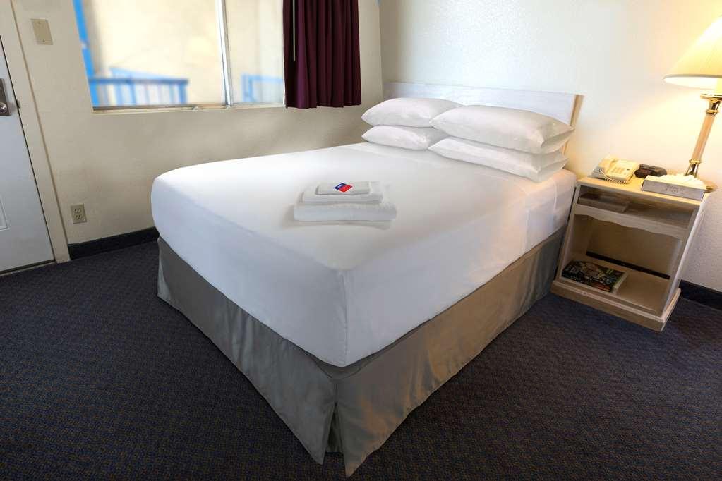 Sleep & 2* Lake Delton